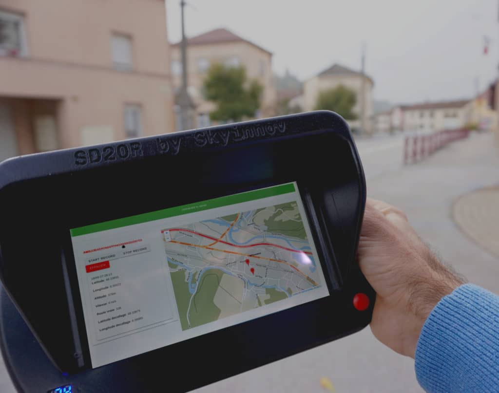 Electronic reporting frame receiver