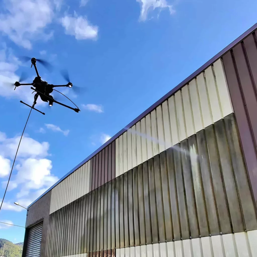 Drone de nettoyage de façade